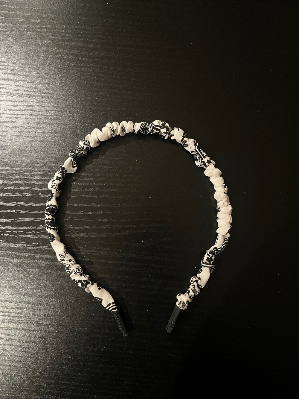 Black & White Scrunched Bandana-Print Headband for Women